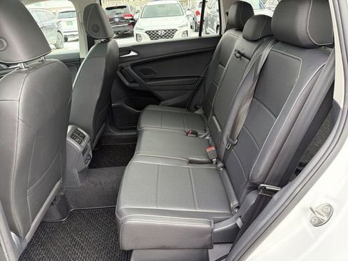 Used 2021 Volkswagen Tiguan SE image 24