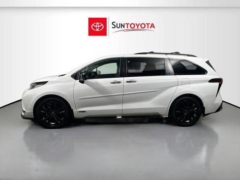 Used 2021 Toyota Sienna XSE FWD image 7
