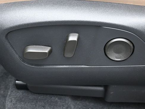 Used 2025 Buick Enclave Preferred w/ Power Package image 10