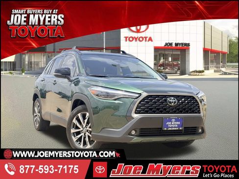 Used 2025 Toyota Corolla Cross XLE w/ Convenience Package FWD image 1