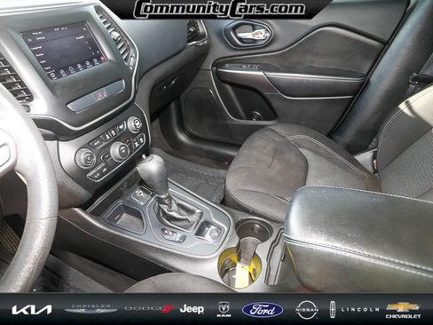 Used 2019 Jeep Cherokee Latitude w/ Popular Appearance Group image 19