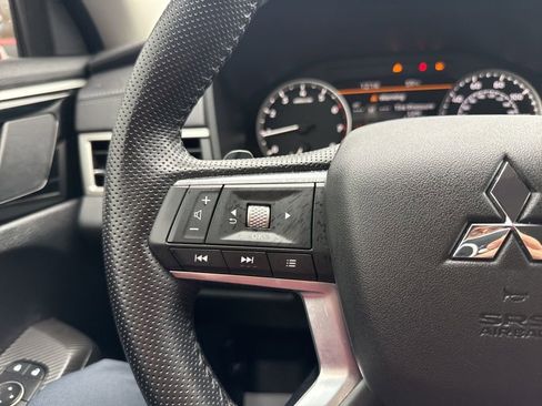 Used 2024 Mitsubishi Outlander SE image 15