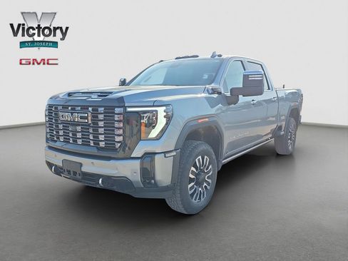 Used 2025 GMC Sierra 2500 Denali Ultimate w/ Max Trailering Package AWD/4WD image 3