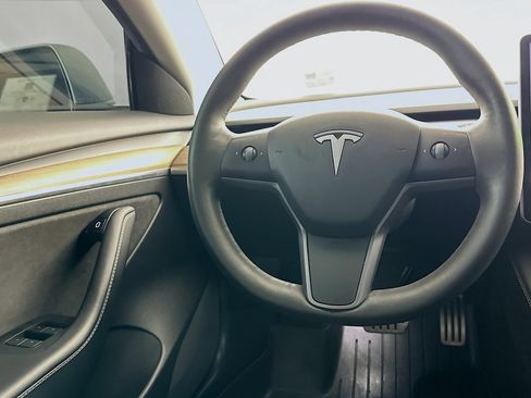 Used 2021 Tesla Model 3 Performance image 16