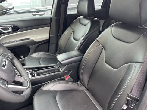 Used 2025 Jeep Compass Limited AWD/4WD image 19