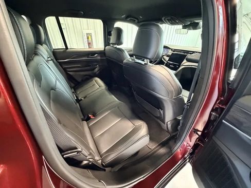 Used 2025 Jeep Grand Cherokee Limited AWD/4WD image 22