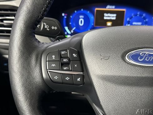 Used 2020 Ford Escape Titanium image 21