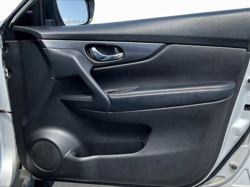 Used 2020 Nissan Rogue SV FWD image 28