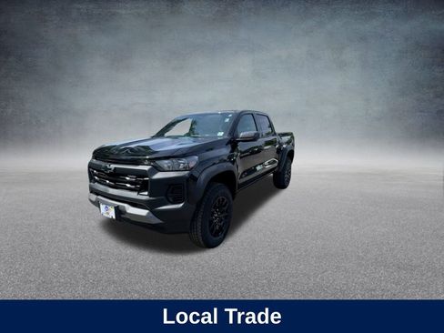 Used 2025 Chevrolet Colorado Trail Boss image 9