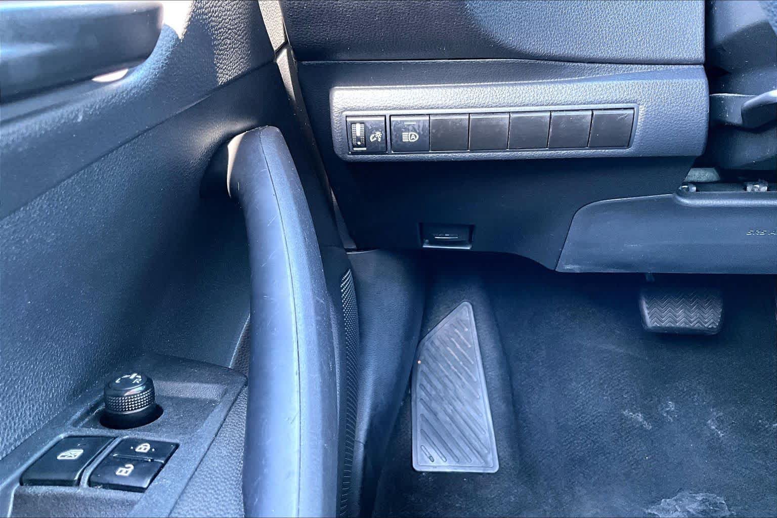 Used 2024 Toyota Corolla LE FWD image 32
