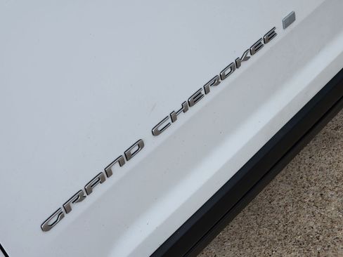 Used 2024 Jeep Grand Cherokee Laredo X w/ Luxury Tech Group I AWD/4WD image 18