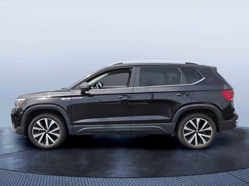 Used 2022 Volkswagen Taos SE image 3