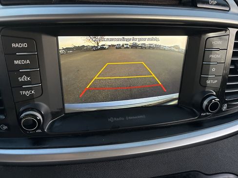 Used 2019 Kia Sorento EX image 19