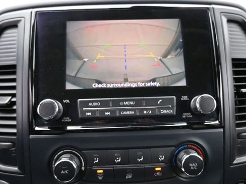 Used 2022 Nissan Titan SV RWD image 4