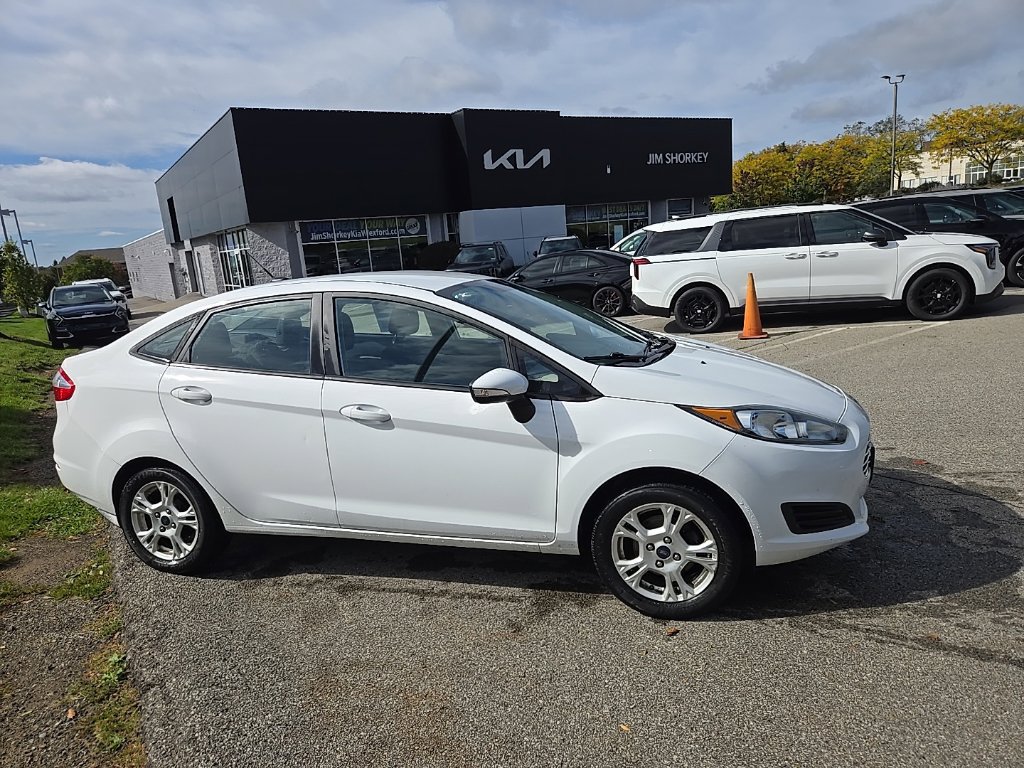 Used 2016 Ford Fiesta SE FWD image 2