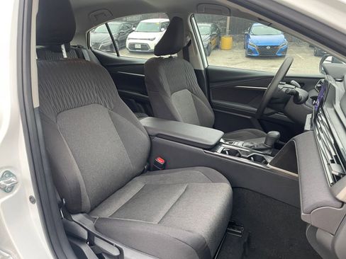 Used 2025 Toyota Camry LE image 35