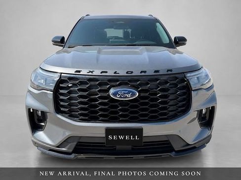 Used 2025 Ford Explorer ST-Line w/ Premium Package RWD image 2