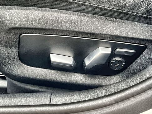 Certified 2022 BMW 530i xDrive w/ Convenience Package image 12