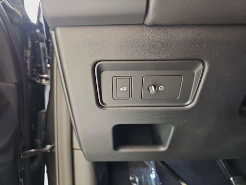 New 2025 Land Rover Discovery Dynamic SE AWD/4WD image 28