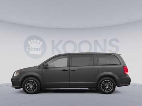 Used 2019 Dodge Grand Caravan GT image 2
