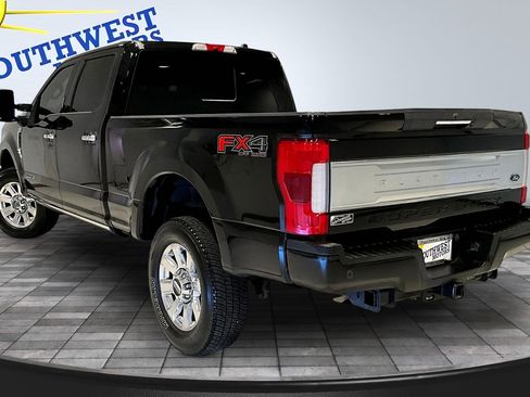 Used 2019 Ford F250 Platinum w/ Platinum Ultimate Package image 4