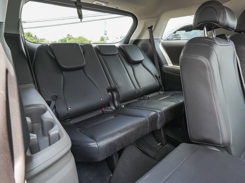 Used 2025 Kia Carnival FWD image 42