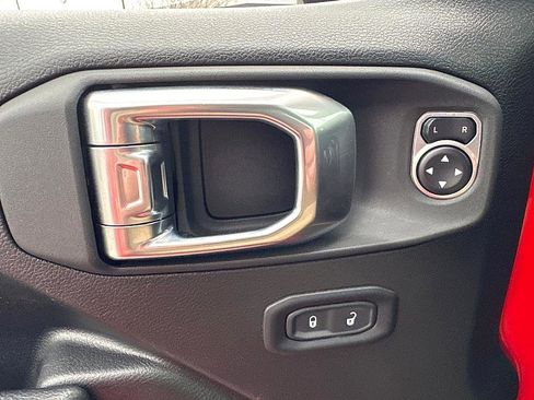 Used 2025 Jeep Wrangler Rubicon image 18