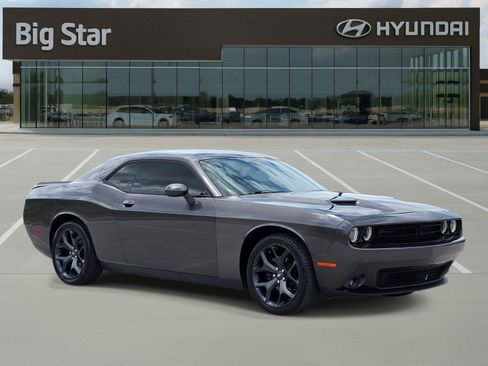 Used 2020 Dodge Challenger SXT w/ Blacktop Package RWD image 6