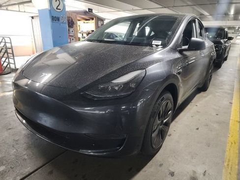 Used 2025 Tesla Model Y Long Range RWD image 4
