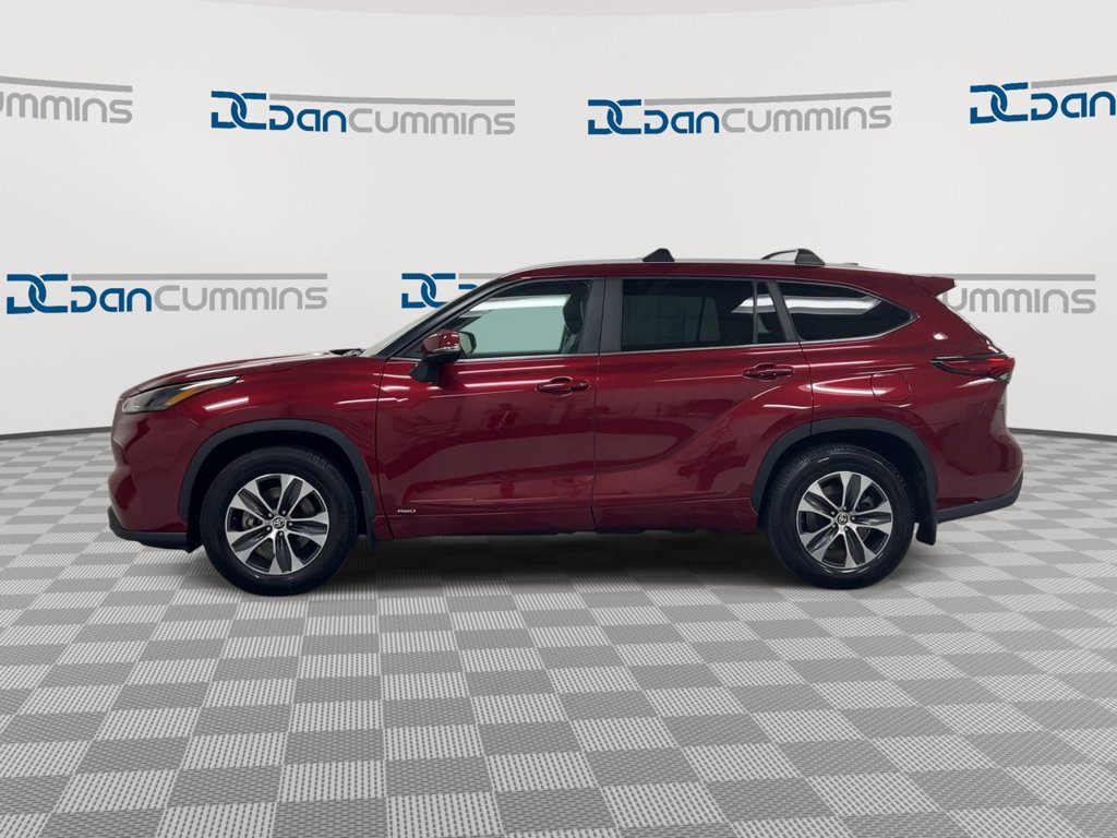 Used 2023 Toyota Highlander XLE AWD/4WD image 5