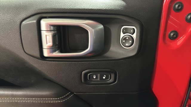 Used 2020 Jeep Wrangler Unlimited Sahara AWD/4WD image 21