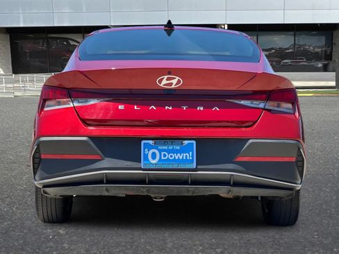 Used 2024 Hyundai Elantra SEL FWD image 8