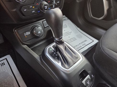 Used 2023 Jeep Renegade Latitude image 30