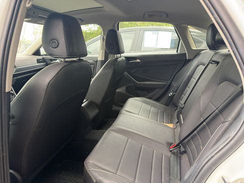 Used 2023 Volkswagen Jetta SE FWD image 4