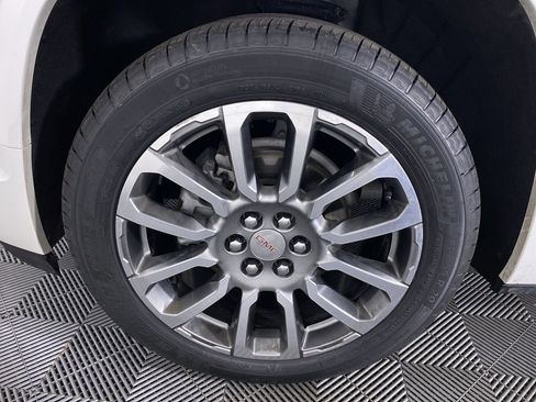 Certified 2023 GMC Acadia Denali w/ Denali Ultimate Package image 17