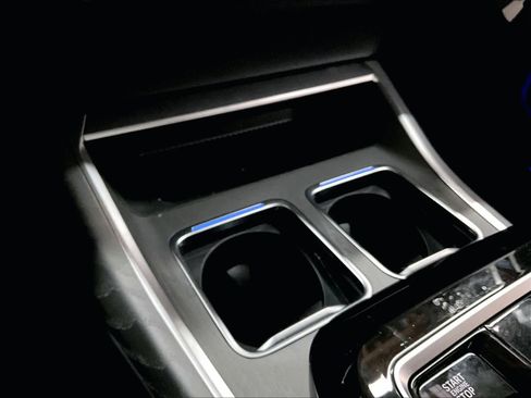 Certified 2025 BMW 760i xDrive image 34