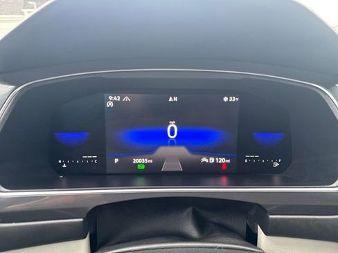 Certified 2022 Volkswagen Tiguan SE R-Line image 21
