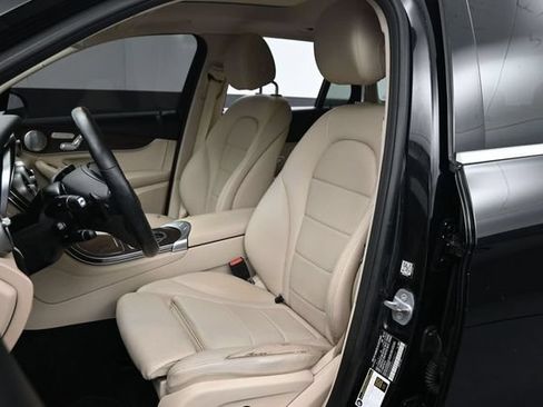 Used 2019 Mercedes-Benz GLC 300 4MATIC w/ Premium Package image 5