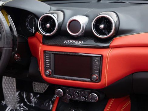 Used 2016 Ferrari California T image 22