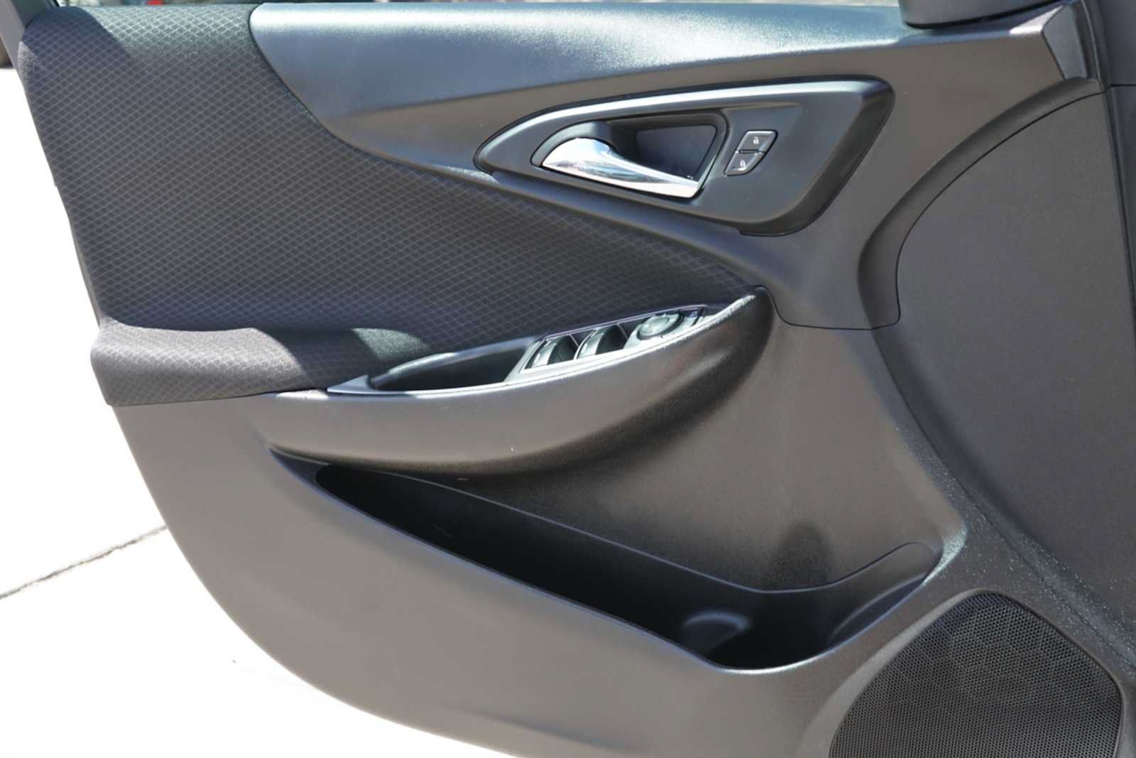 Used 2025 Chevrolet Malibu LT FWD image 16