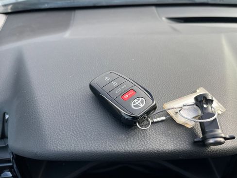 Used 2025 Toyota Camry SE image 21