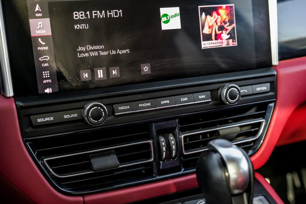 Used 2021 Porsche Macan GTS AWD/4WD image 28