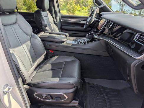 Used 2022 Jeep Wagoneer Series III image 11