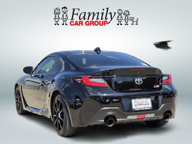 Used 2023 Toyota GR86 RWD image 3