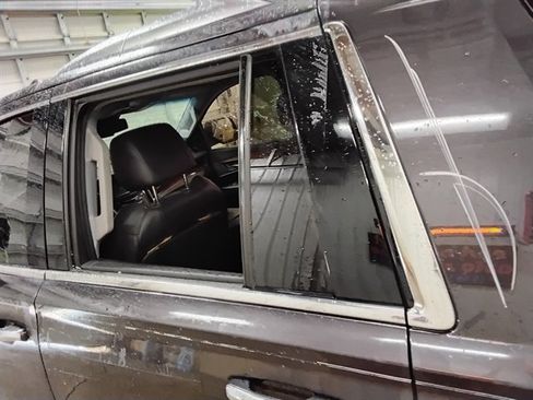 Used 2015 Cadillac Escalade Luxury image 23