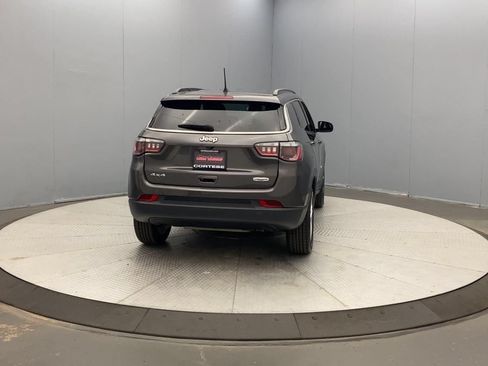 Used 2023 Jeep Compass Latitude w/ Convenience Group AWD/4WD image 4