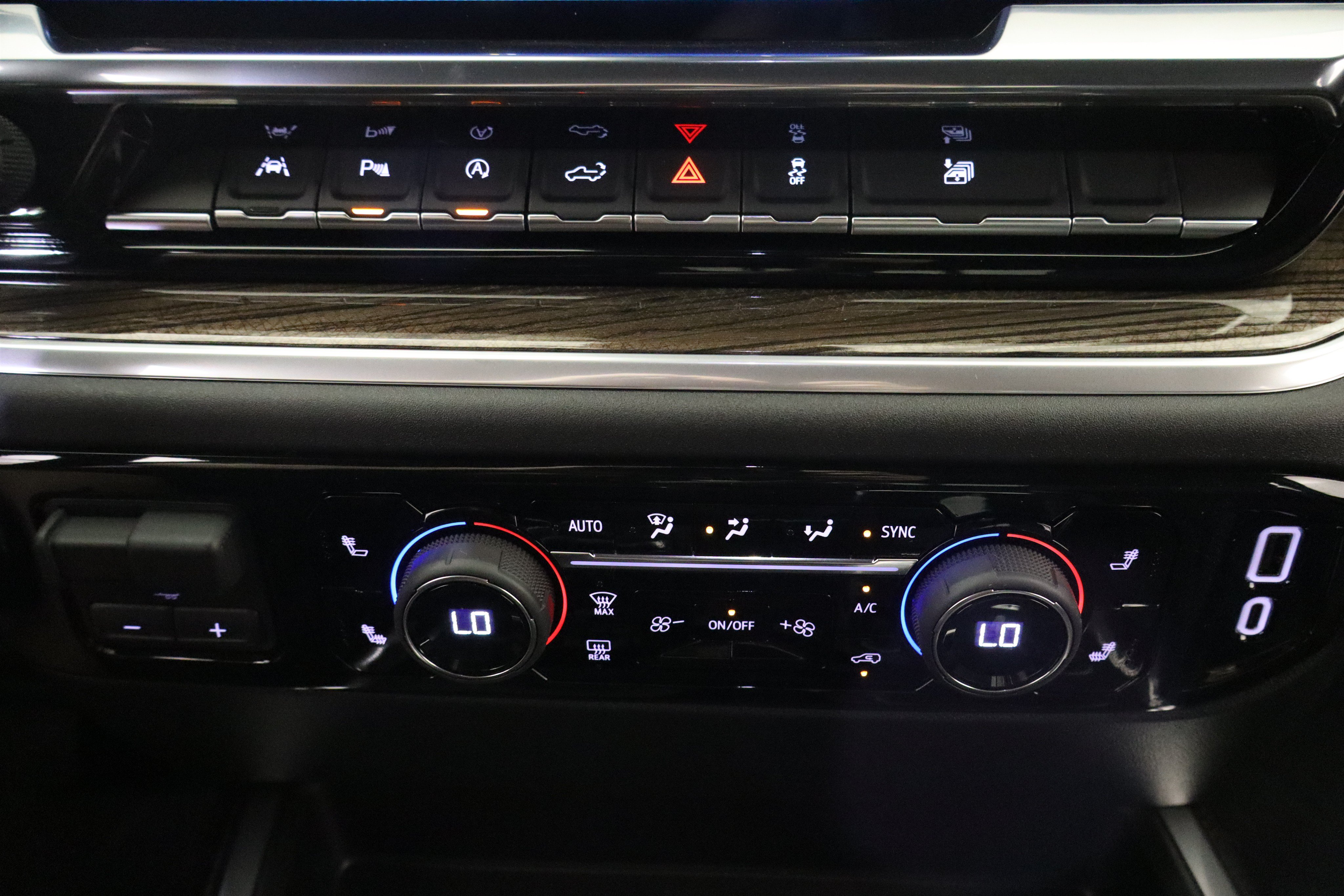 New 2026 Chevrolet Silverado 1500 RST w/ Redline Edition AWD/4WD image 27