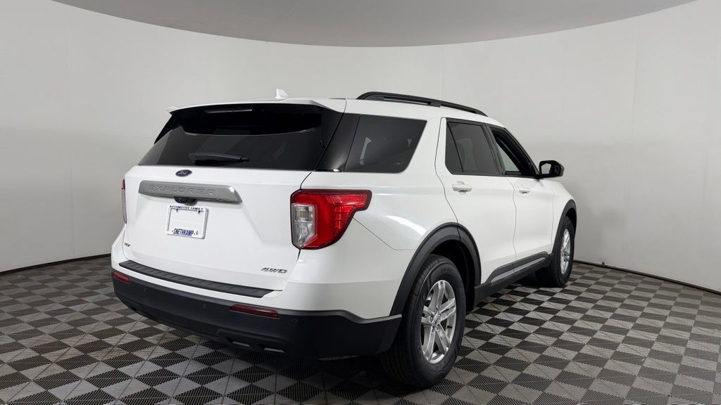 Used 2023 Ford Explorer XLT AWD/4WD image 8