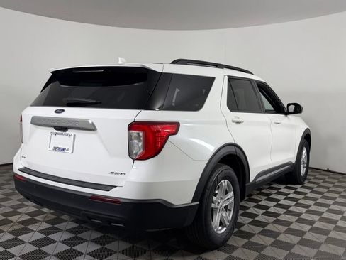 Used 2023 Ford Explorer XLT AWD/4WD image 8