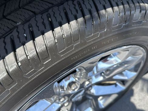 Used 2019 Chevrolet Suburban LT AWD/4WD image 36